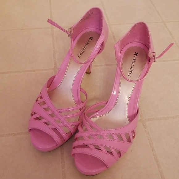 naturalizer pink heels